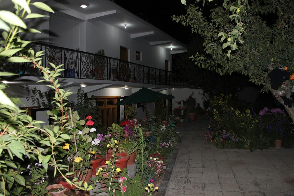 Отель Travellers House Лех Экстерьер фото